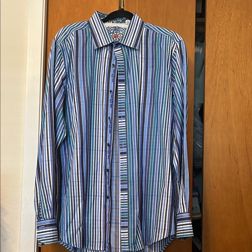 Robert Graham Men's Blue and White Multi-Stripe Button-Down Shirt